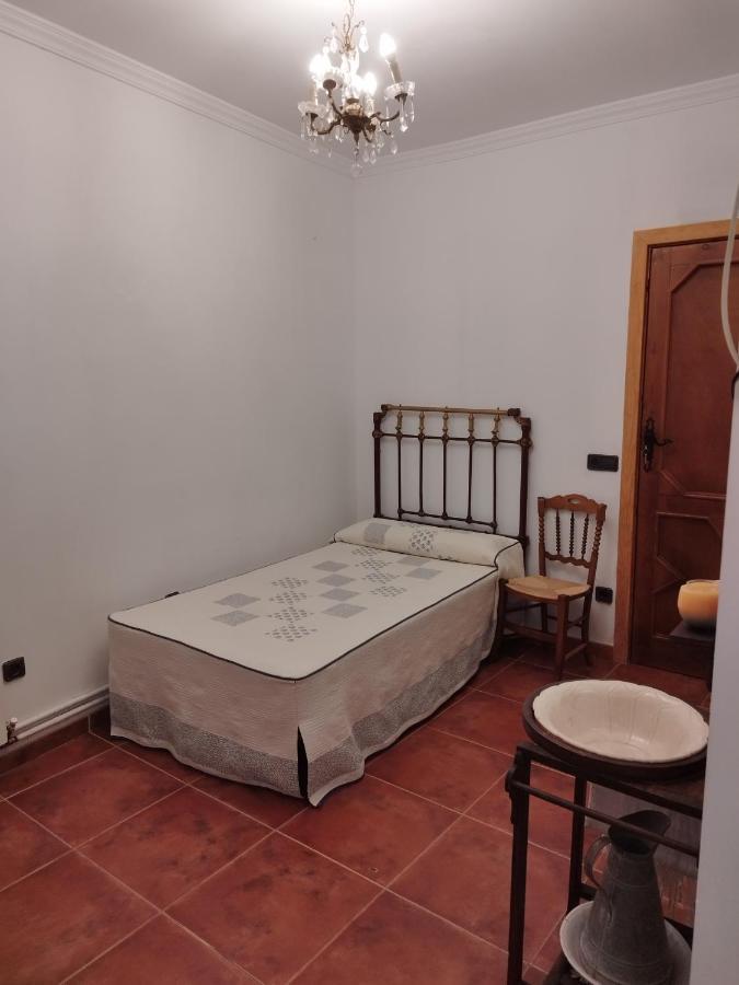 Triple Room Private Bathroom,1387949939:JPEG