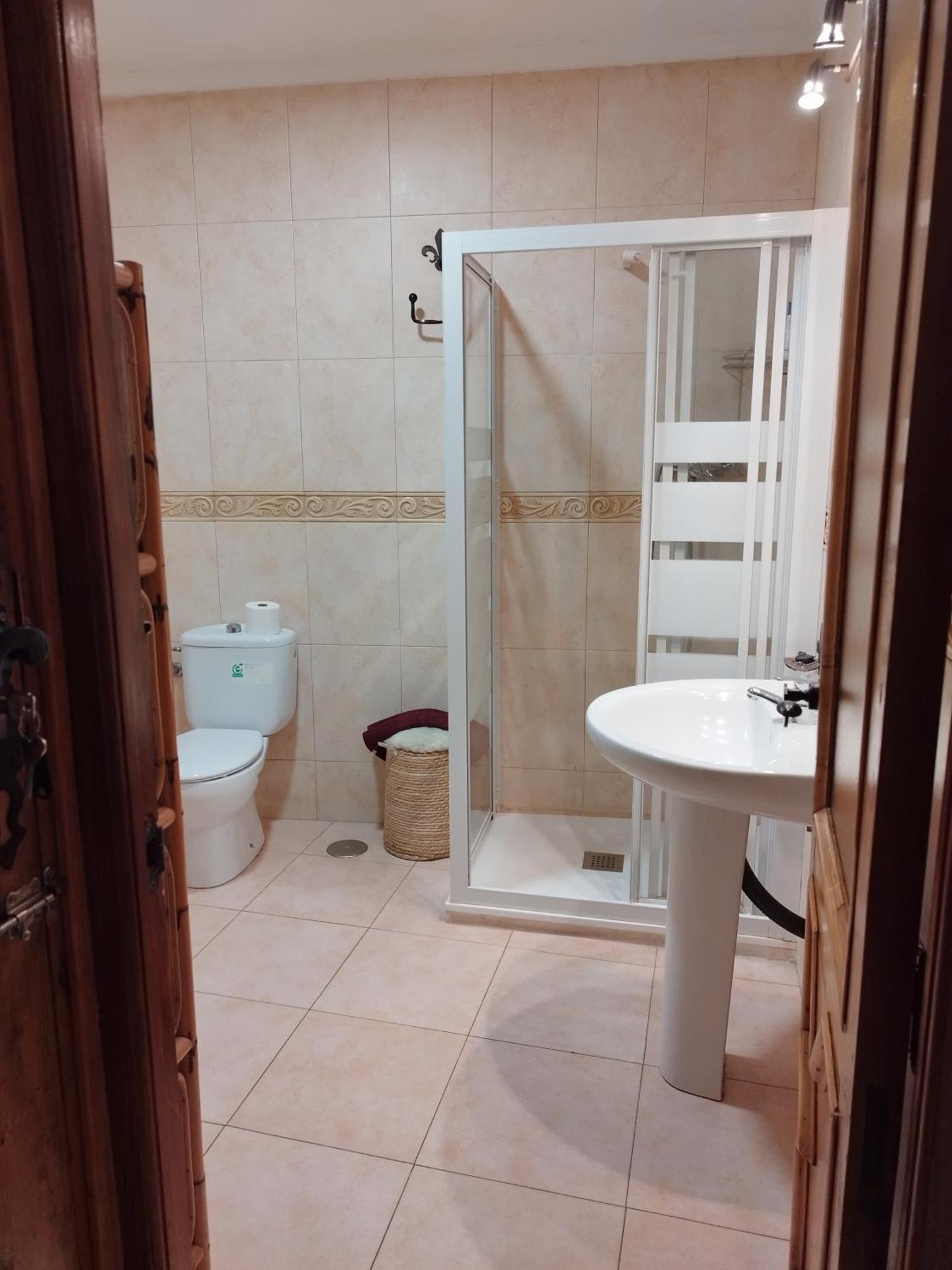 Twin Room,1623666962:JPEG